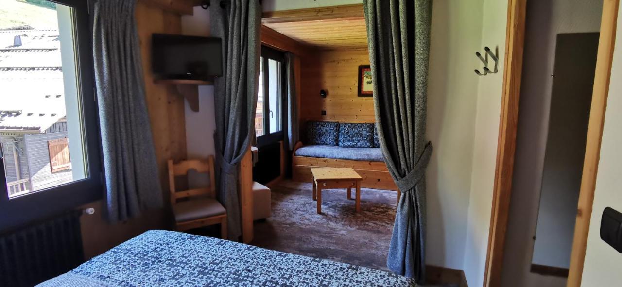 Hotel-Chalet Les Ecureuils Restaurant, Piscine, Jardin Garage Льо Гран-Борнан Екстериор снимка
